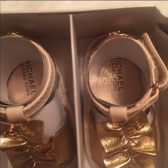 MICHAEL KORS BABY CLUE SHOES SIZE 3 - Picture 2 of 6